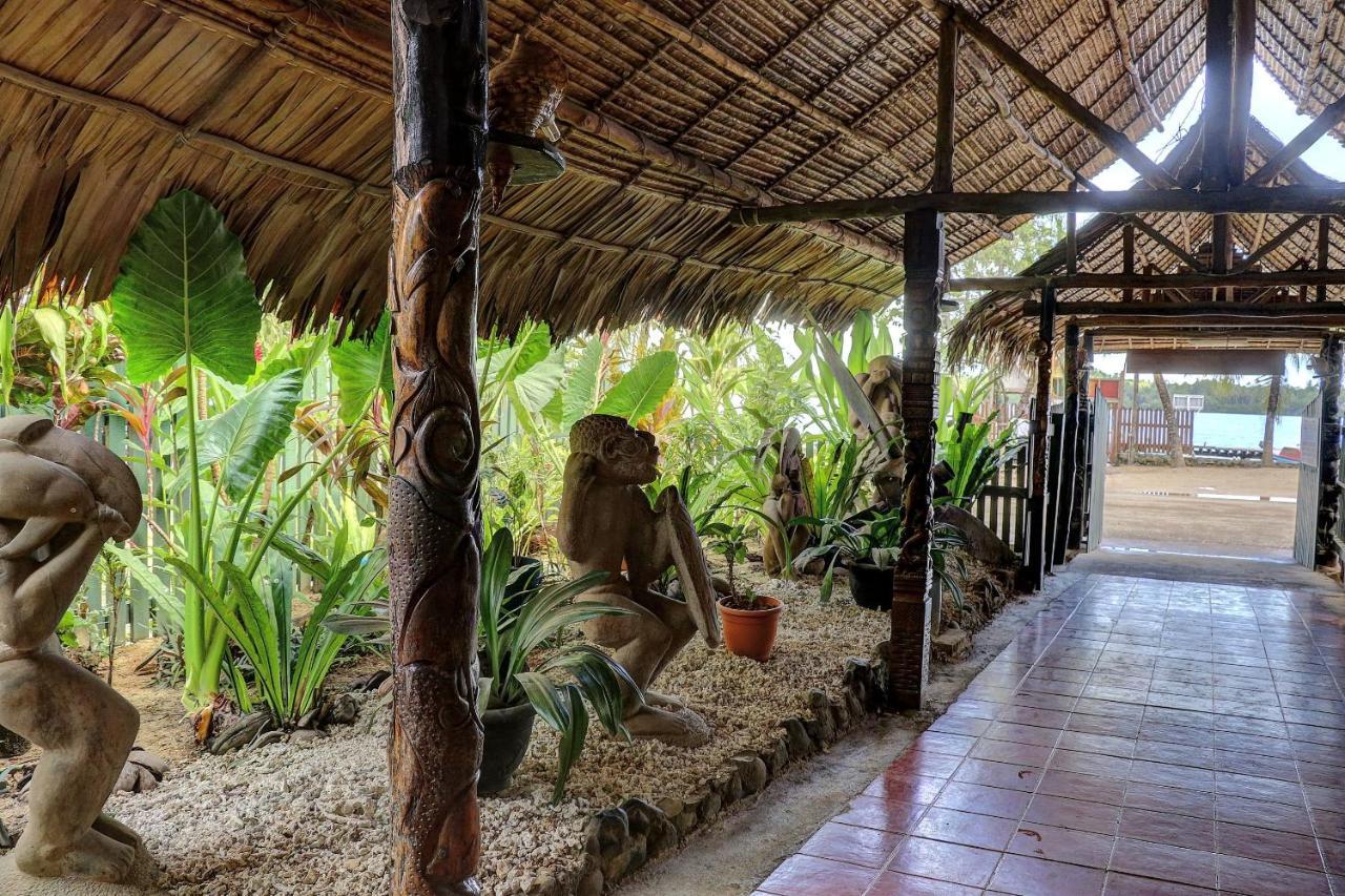 Gizo Hotel Exterior photo